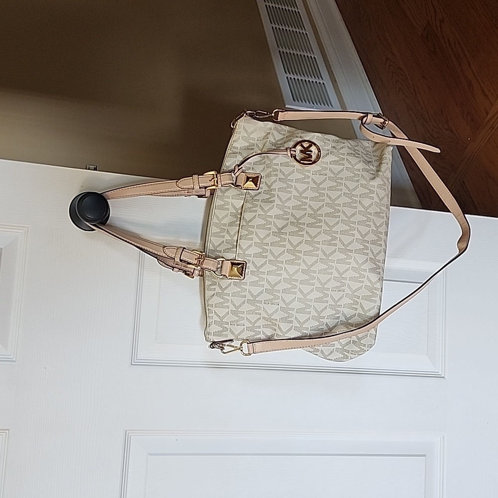 Michael Kors Satchel - Vanilla